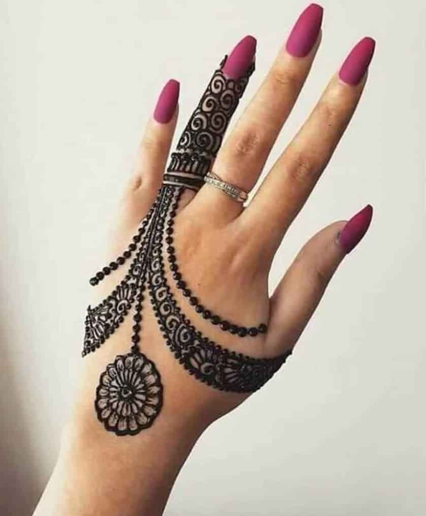 Mehandi with nails dp